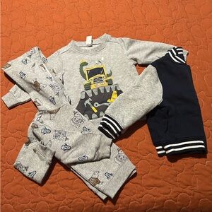 EUC 18-24M Boys/Unisex Old Navy & Carters Sweaters